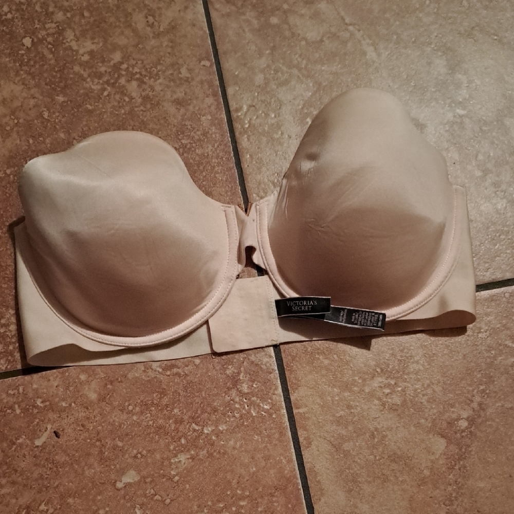 Victoria's Secret Cream T-Shirt Bra with Underwire Support